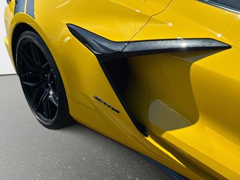 Used 2025 Chevrolet Corvette Z06 RWD image 24