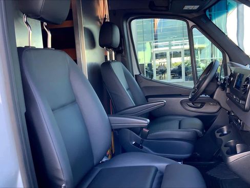 Used 2024 Mercedes-Benz Sprinter 4500 image 8
