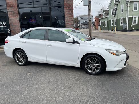Used 2016 Toyota Camry SE w/ Moonroof Package FWD image 15