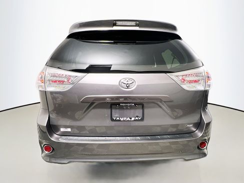 Used 2015 Toyota Sienna SE w/ SE Preferred Package image 6