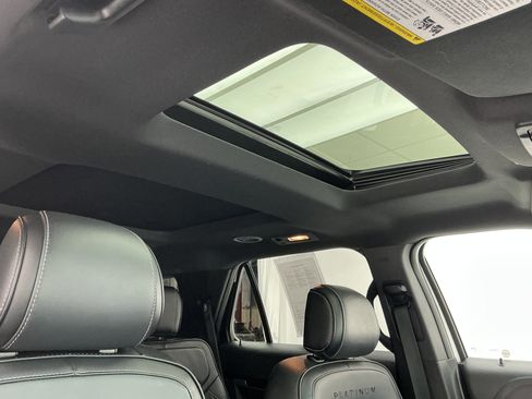 Used 2017 Ford Explorer Platinum image 25