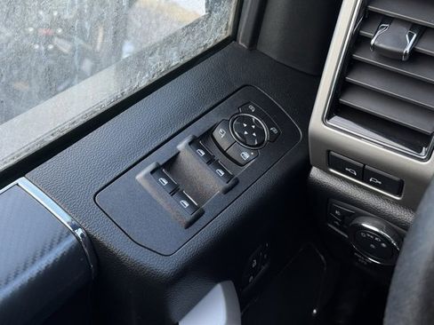 Certified 2019 Ford F150 Lariat w/ Equipment Group 502A Luxury image 33