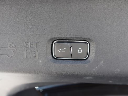 Used 2025 Ford Expedition Active AWD/4WD image 36