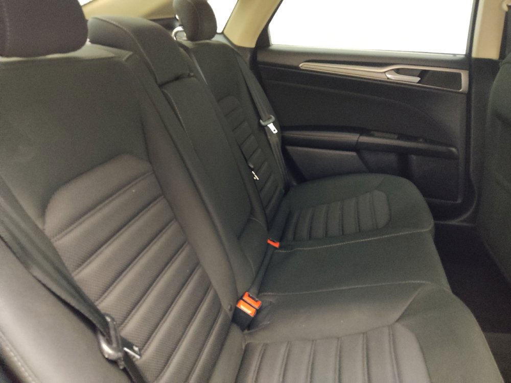 Used 2018 Ford Fusion SE FWD image 19