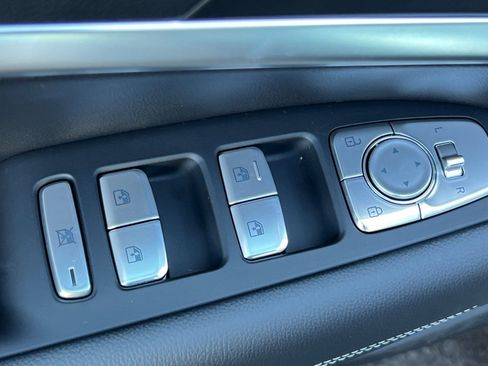 Used 2026 Genesis G70 2.5T image 30