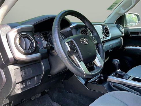 Used 2021 Toyota Tacoma SR5 RWD image 18