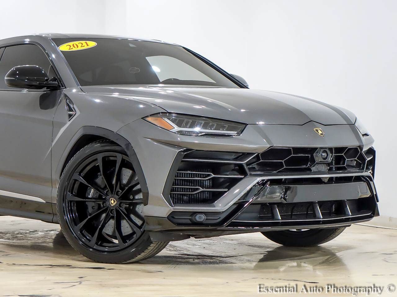 Used 2021 Lamborghini Urus AWD/4WD image 2