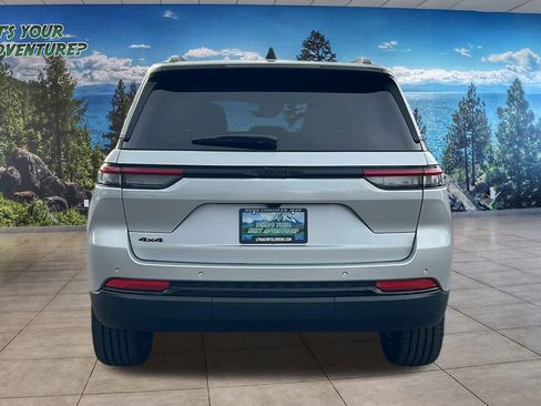 New 2025 Jeep Grand Cherokee Altitude image 6