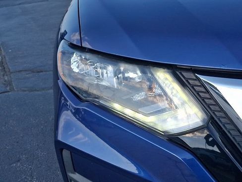 Used 2018 Nissan Rogue SV w/ Premium Package AWD/4WD image 9