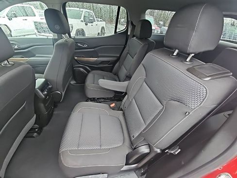 Certified 2023 GMC Acadia SLE image 13