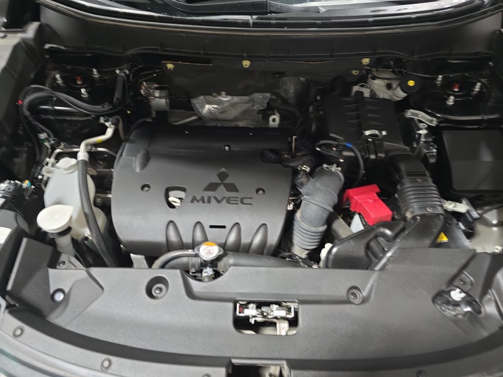 Used 2025 Mitsubishi Outlander Sport ES AWD/4WD image 29