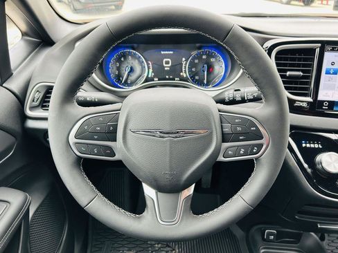 New 2026 Chrysler Voyager LX FWD image 18