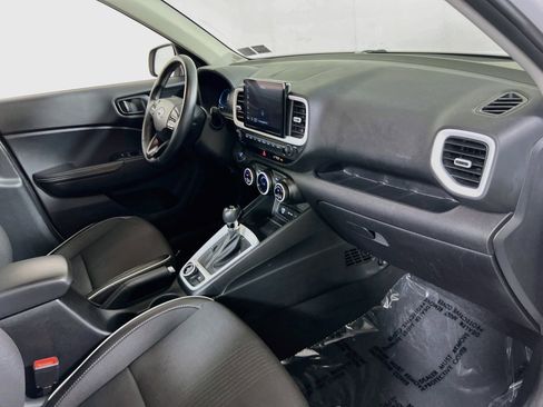Used 2023 Hyundai Venue Limited FWD image 28