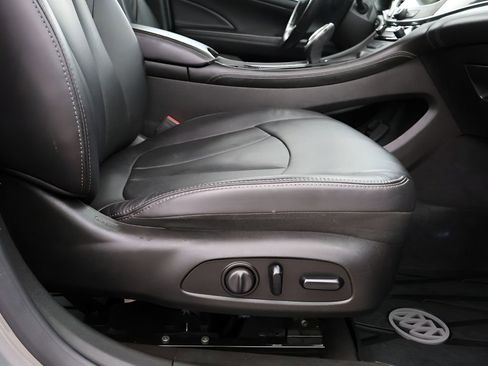 Used 2018 Buick LaCrosse Essence FWD image 11