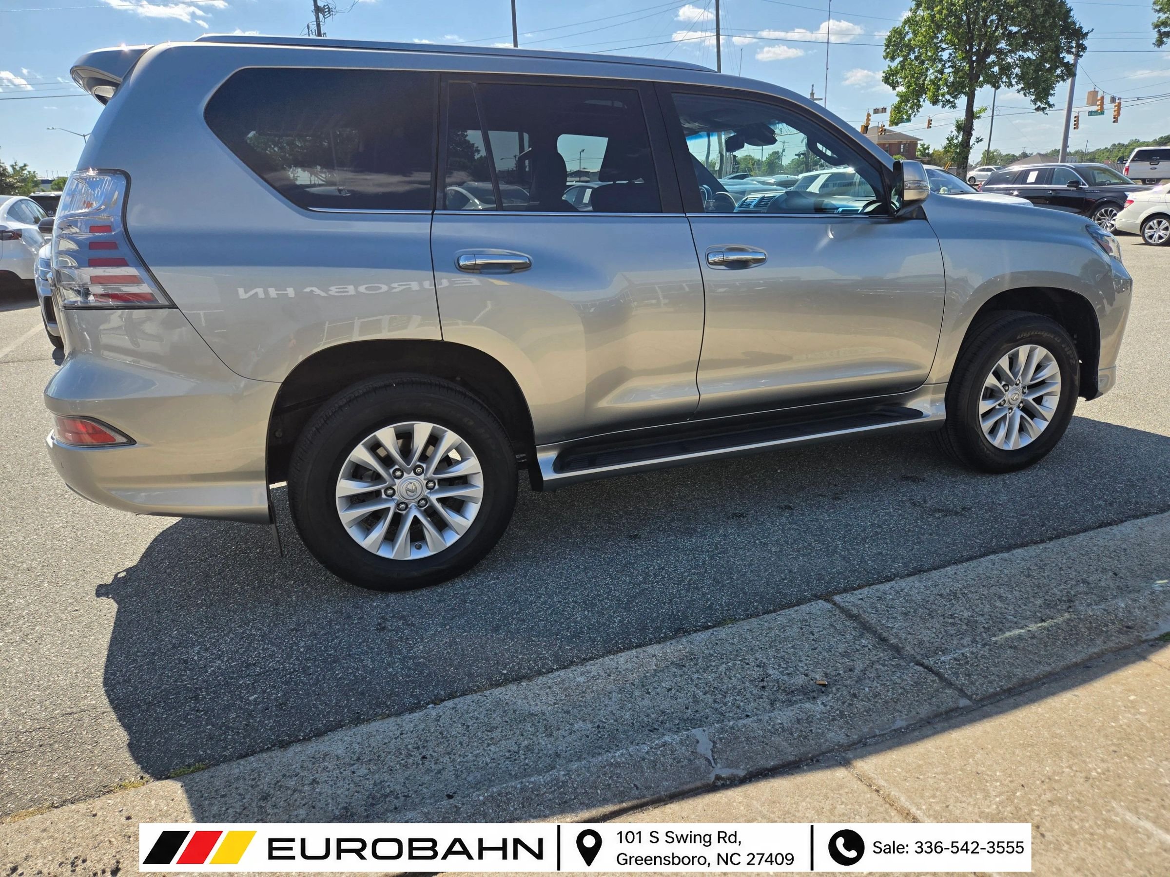 Used 2021 Lexus GX 460 Premium w/ Premium Package AWD/4WD image 29