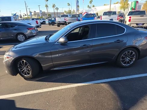 Used 2019 Alfa Romeo Giulia image 10