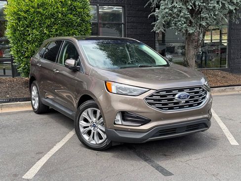 Used 2019 Ford Edge Titanium w/ Equipment Group 301A FWD image 7