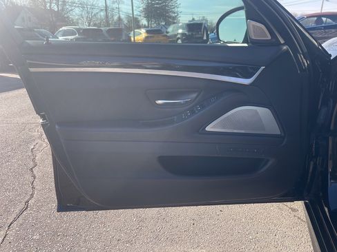 Used 2013 BMW M5 image 36