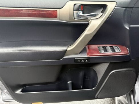 Used 2017 Lexus GX 460 Premium w/ Premium Package image 19