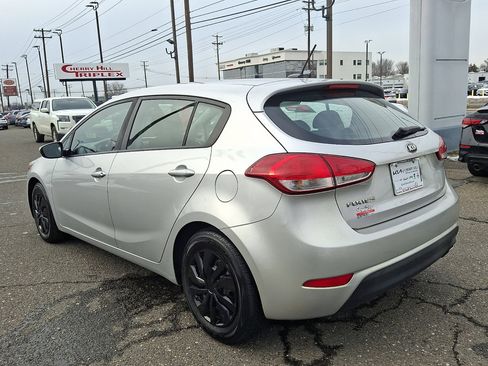 Used 2017 Kia Forte LX image 3