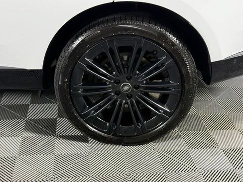 Used 2025 Land Rover Range Rover SE AWD/4WD image 11
