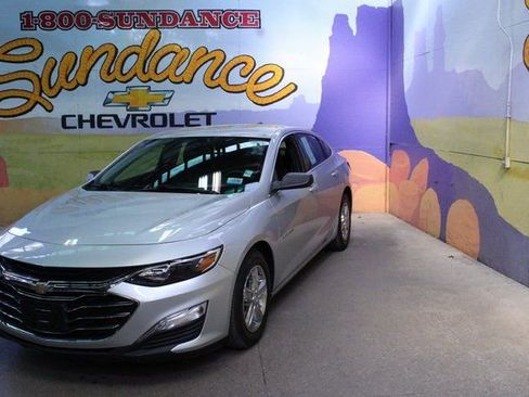 Used 2020 Chevrolet Malibu LS image 2