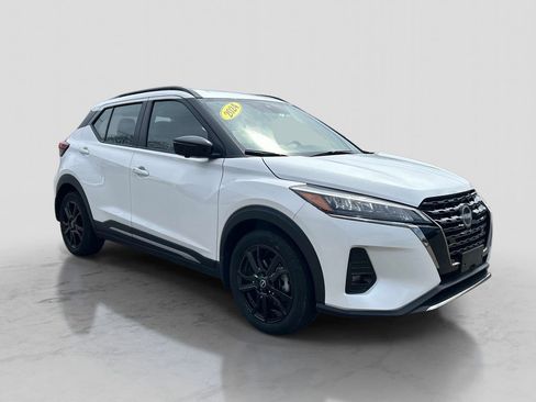 Used 2024 Nissan Kicks SR image 3