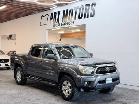 Used 2015 Toyota Tacoma 4x4 Double Cab w/ SR5 Package image 1