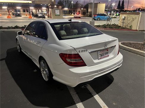 Used 2013 Mercedes-Benz C 250 Sedan w/ Multimedia Pkg image 7