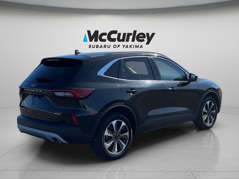 Used 2023 Ford Escape Platinum image 5