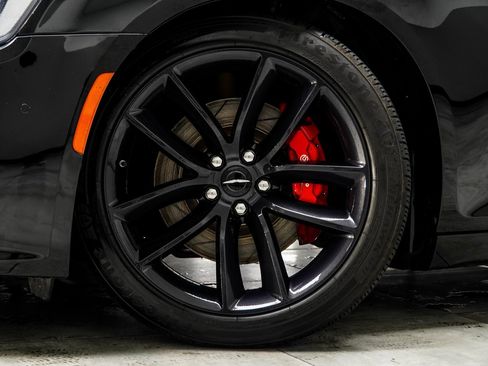 Used 2023 Chrysler 300 C image 3