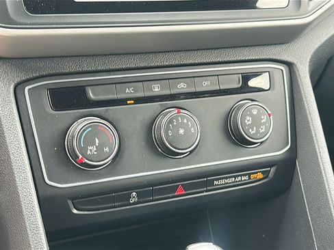 Used 2021 Volkswagen Atlas Cross Sport S image 33