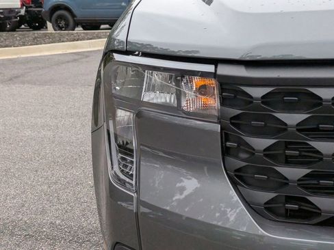 New 2025 Ford Maverick XL image 10