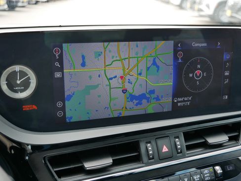 Used 2022 Lexus ES 300h F Sport w/ Accessory Package 2 FWD image 22