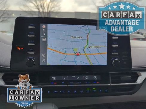 Used 2024 Toyota Sienna Limited image 7