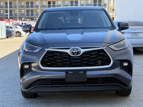 Used 2024 Toyota Highlander LE image 8