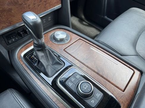 Used 2024 Nissan Armada SL w/ Captain's Chairs Package AWD/4WD image 27