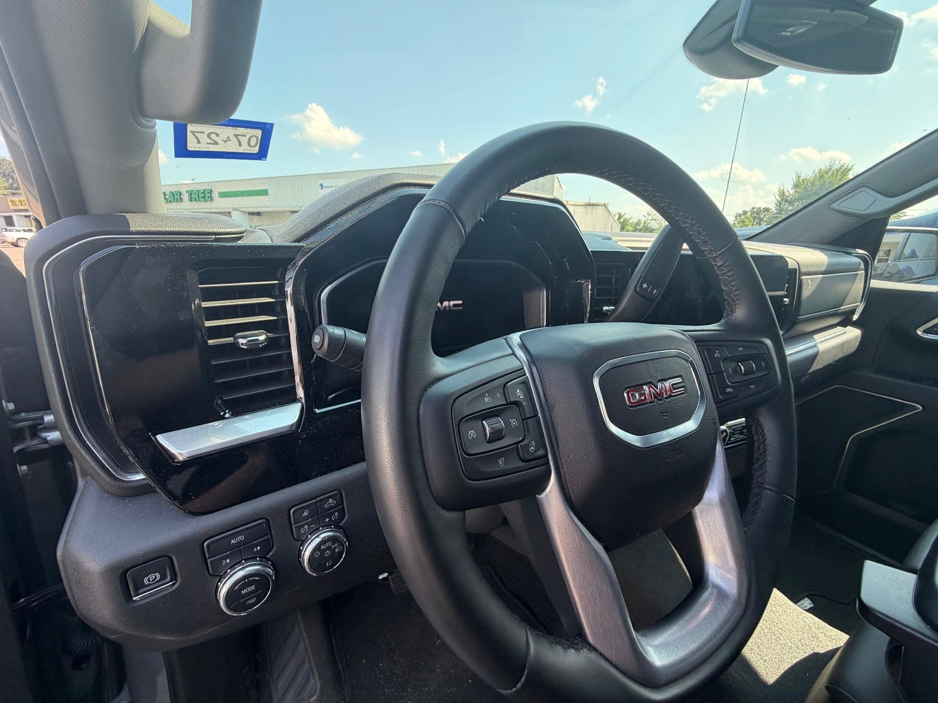 Used 2026 GMC Sierra 1500 SLT AWD/4WD image 8