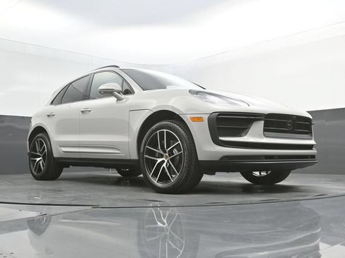 New 2026 Porsche Macan AWD/4WD image 42