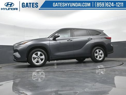 Used 2023 Toyota Highlander L FWD image 44