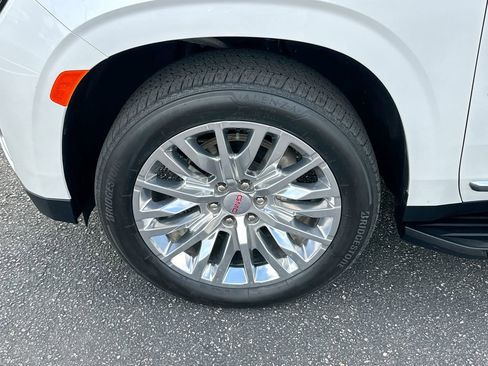Used 2024 GMC Yukon Denali image 32