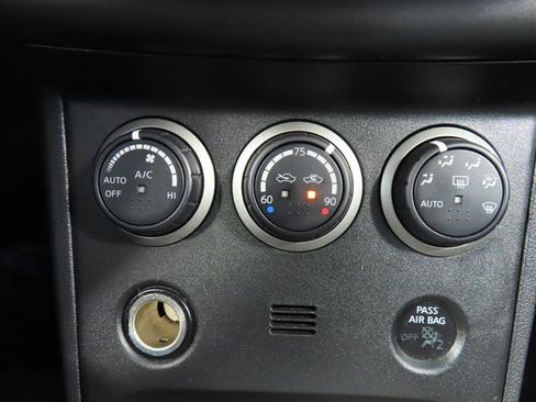 Used 2012 Nissan Rogue SL image 28