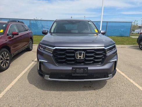 Used 2025 Honda Pilot EX-L image 2