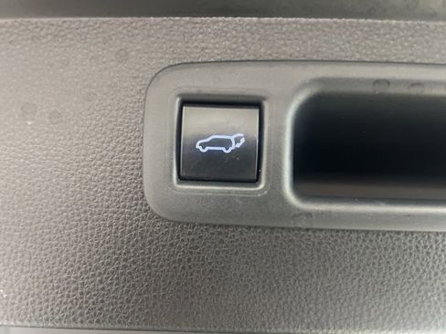 Used 2021 Toyota Highlander Platinum AWD/4WD image 9