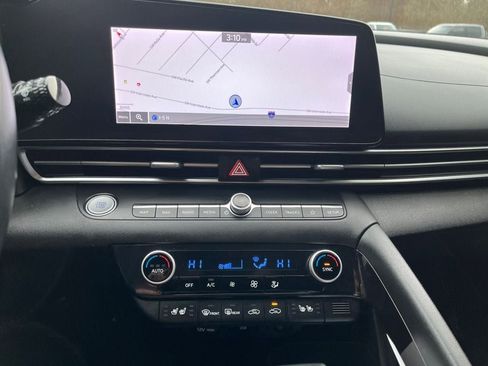 Used 2021 Hyundai Elantra Limited image 20