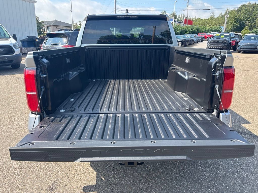 Certified 2026 Toyota Tacoma SR5 AWD/4WD image 16