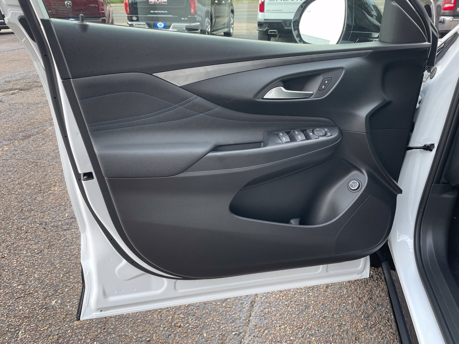 New 2026 Buick Envista Sport Touring w/ Convenience I Package FWD image 17
