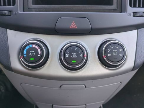 Used 2010 Hyundai Elantra FWD image 25