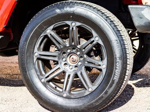 Used 2012 Jeep Wrangler Unlimited Sahara image 10