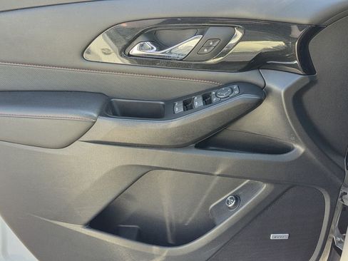 Used 2023 Chevrolet Traverse RS FWD image 30